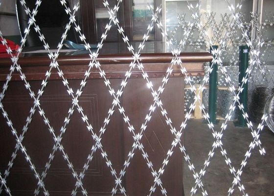 Coil Barbed Welded Razor Wire Mesh BTO 22 10mm Length For Highway